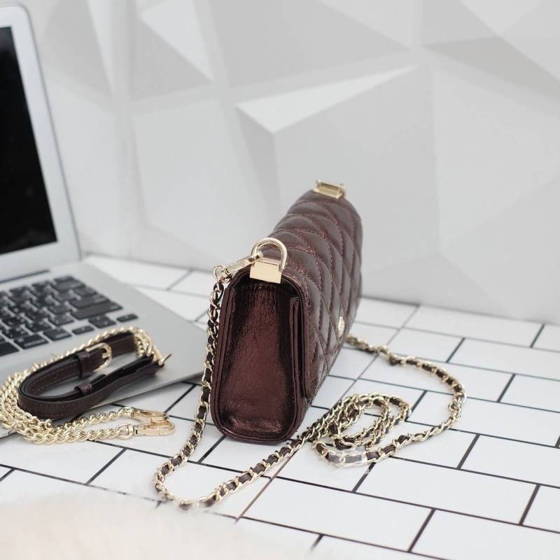 รุ่นขายดีที่สุด ** รอบใหม่ **หนังวัวแท้ สวย นิ่มมากๆค่า และ ปักลายตารางออกมาสวยมาก ** KEEP รุ่น Florence Flat bag ตัวกระเป๋าหนังแท้ นิ่ม-ตึง สุดๆ รุ่นนี้ จะมี 2 ขนาด คือ mini และ classic ไซด์