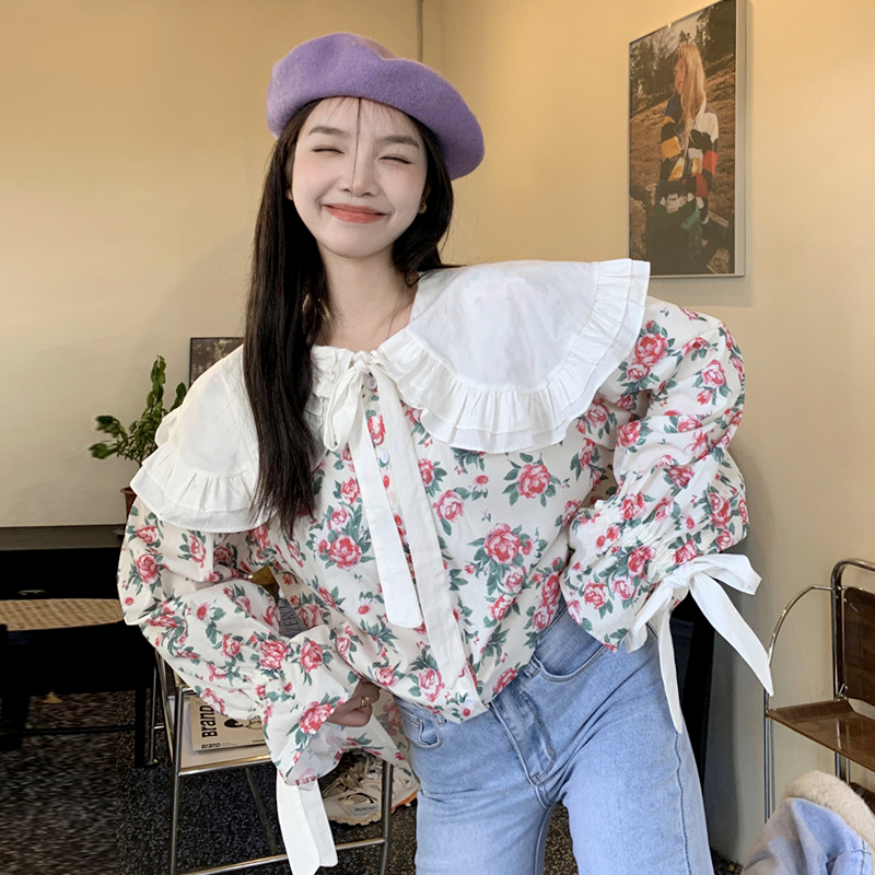 พร้อมส่ง 🥛🐮 Chacha tops เสื้อแขนยาวพิมพ์ลายดอกแต่งปกระบายทรงใหญ่ (IN36912)