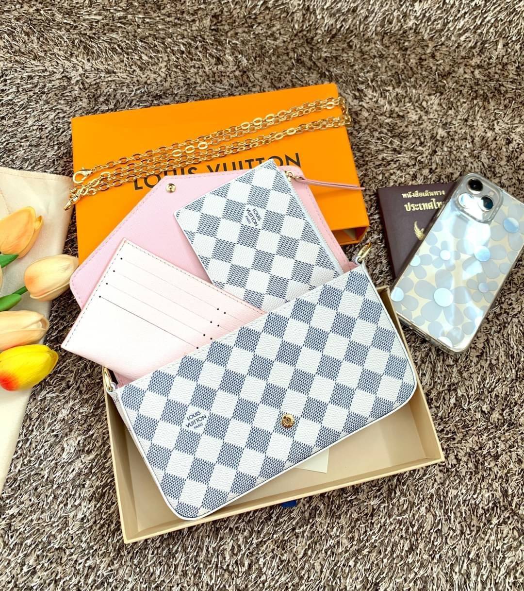 VIP 🥂 อัพลุคให้ตัวเองดูดีกับกระเป๋าทรงคลัท//สะพายครอสบอดี้ร์แถมเป็นรุ่นที่ใช้ได้ตลอดทั้งวันด้วยนะคะ Louis Vuitton Monogram Casual Style Calfskin / LV Monogram Casual กระเป๋าทรงคลัทแบบฝาปิด หนังแท้ ลายสวยมากๆค่ะ