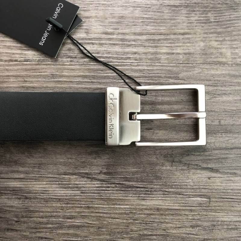 Calvin Klein Belt เข็มขัดคุณผู้ชายหนังเรียบ ใช้ได้ 2 ด้าน จะมอบเป็นของขวัญหรือใช้เองก็แนะนำค่ะ อุปกรณ์ : ที่เจาะรูเข็มขัด + ถุงผ้า+ ถุงกระดาษ + กล่องแบรนด์