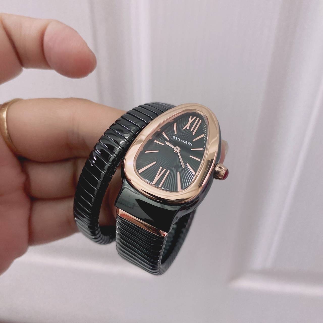 BVLGARI SERPENTI WATCH 24mm 26mm นาฬิกาบุลการี รุ่นหน้าปัดไม่มีเพชร นาฬิกาผู้หญิง ระบบถ่าน Quartz ภาพสินค้าถ่ายจากงานขายจริง