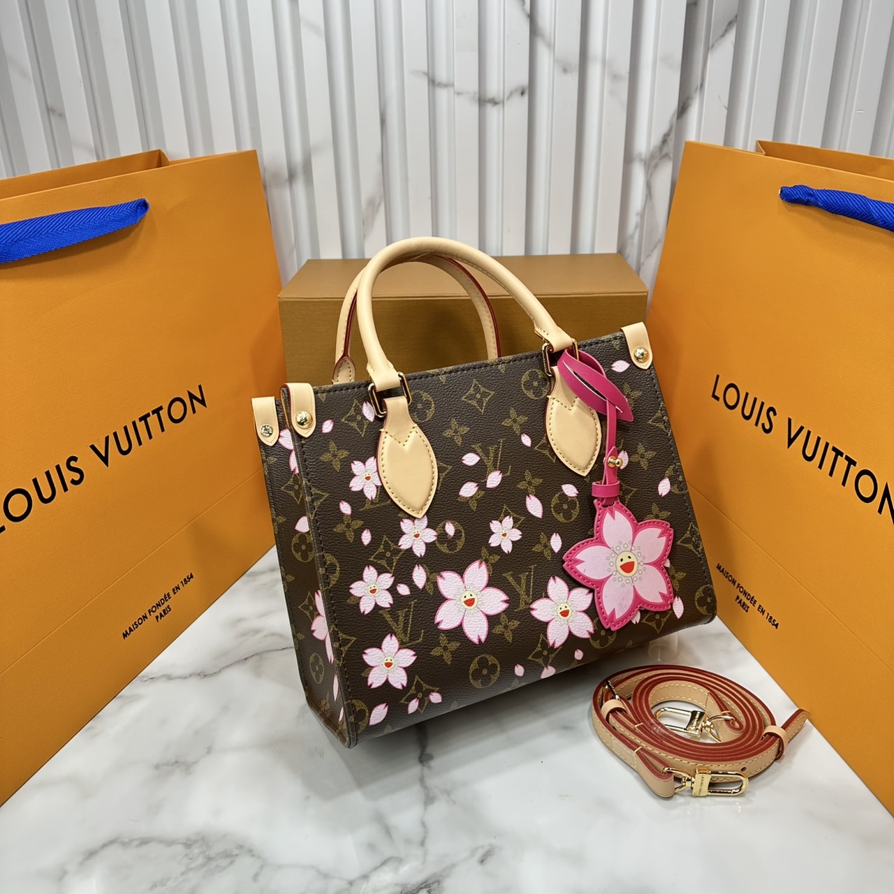 ORI หนังแท้ | คอลใหม่ดอกไม้แสนหวาน LV x TM Cherry Blossom bag กระเป๋าสะพายดีไซน์คลาสสิครุ่นสุดปัง ปรับลุคให้มีชีวิตชีวาด้วยลายดอกไม้เชอรี่บลอสซั่ม คอลใหม่สุดเอ็กซ์คลูซีฟ
