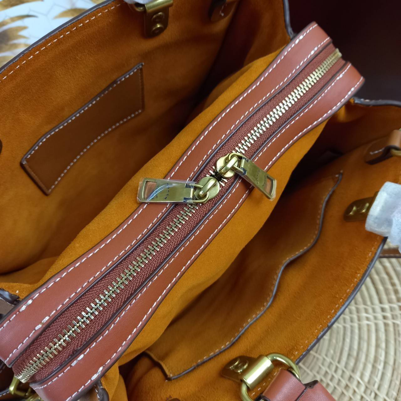 น้องน่ารักน่าใช้ คลาสสิค ดูแพงมากแม่😘🌺//>>COACH ROGUE 25 IN SIGNATURE TEXTILE JACQUARD WITH EMBROIDERED ELEPHANT MOTIF(COACH C6165)🍁กระเป๋ารุ่นคลาสสิค หรูหรา มีรสนิยม ดีเทลเนียบมาก จะถือ หรือสะพายได้ตามดีไซน์การใช้งานเลยจ้า//