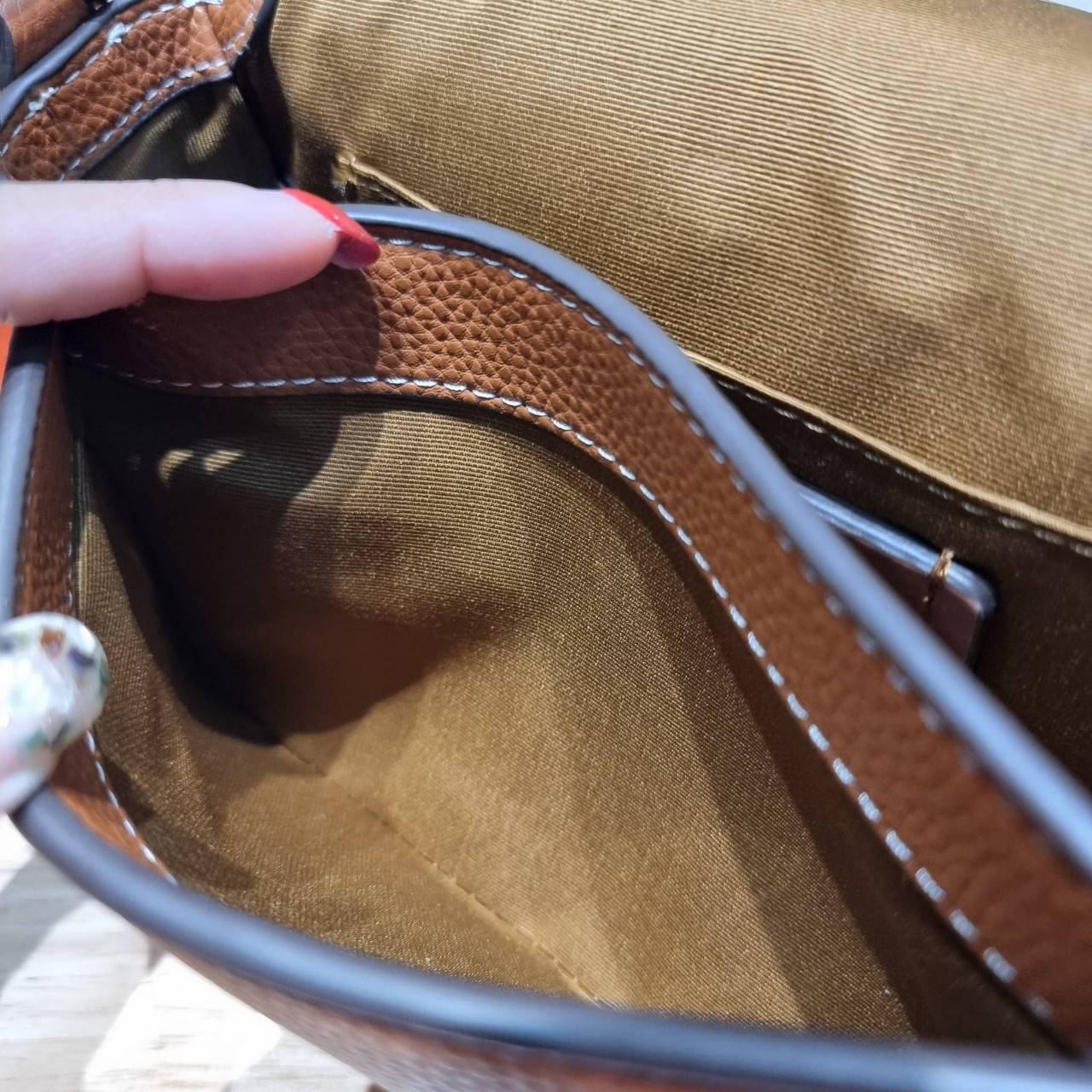 OACH LOGAN MESSENGER IN SIGNATURE CH483 CH252 กระเป๋าสะพาย รุ่นใหม่ สไตล์สปอร์ต ดีไซน์สวย ขนาดกำลังดีคล่องตัว สายสะพายเส้นใหญ่ทนทาน