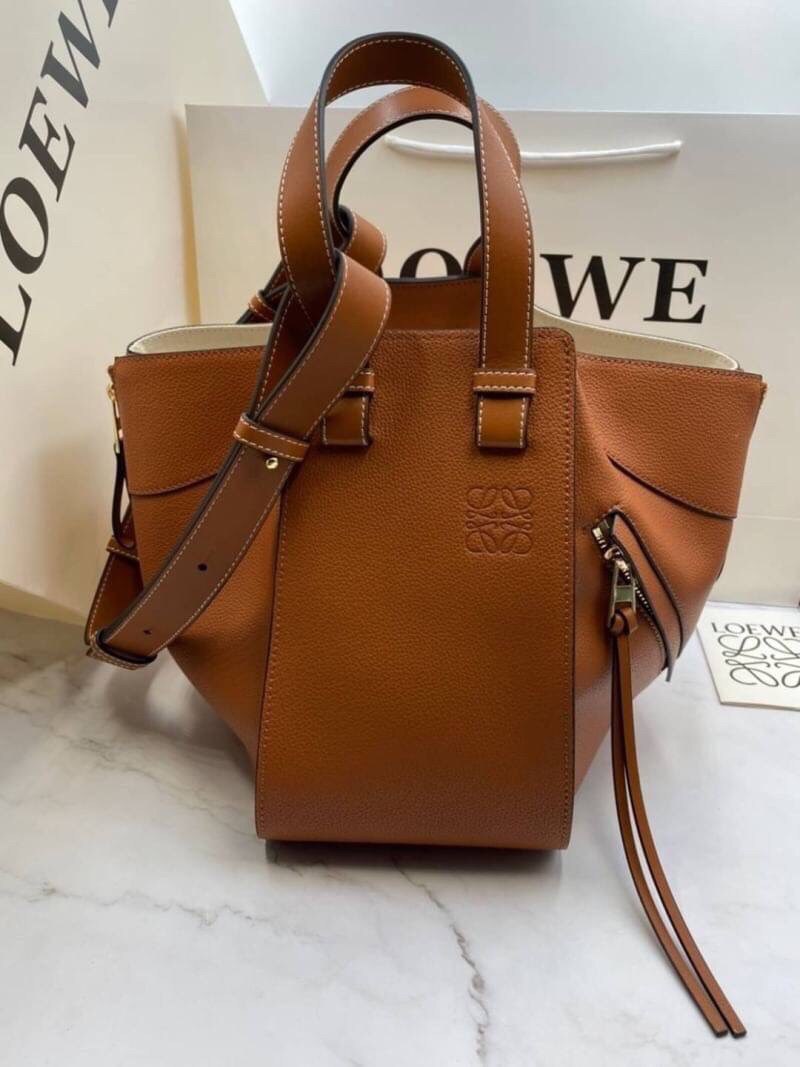 พรีเมี่ยมกิ๊ฟแท้ 100% 】งานหนังแท้ Loewe Hammock Leather Hobo Bag TAN