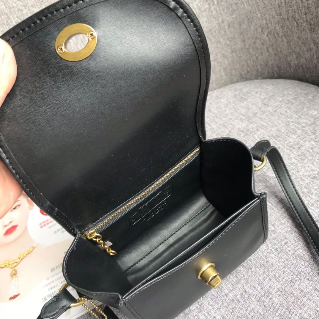 COACH Turnlock Lunchbox Pouch In Signature Canvas COACH Lady กระเป๋าสะพาย FM1981-144