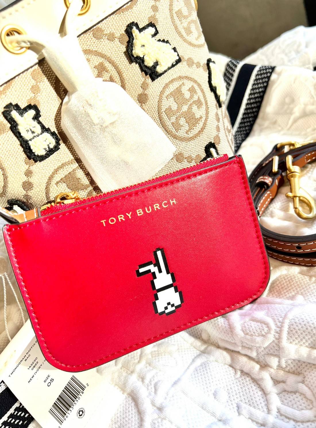 TORY BURCH MINI T MONOGRAM EMBROIDERED RABBIT BUCKET BAG WITH LEATHER SMALL WALLET ((143230)) 🎁 เปิดตัวรุ่นใหม่ได้น่ารักและสวยงามมากๆ พร้อมส่งที่ไทยก่อนใคร