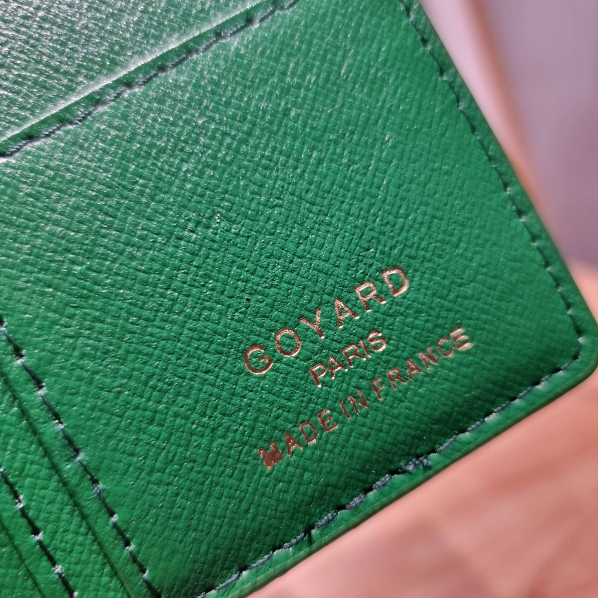 Goyard Bi Fold Long Wallet / GOYARD FLAP WALLET / Goyard Long Wallet กระเป๋าสตางค์ใบยาว รุ่น unisex ที่ใช้ได้ทั้งหนุ่มๆและสาวๆ ไอเท็มนี้ตอบโจทย์สำหรับคนที่ชอบเก็บบัตรเยอะๆ