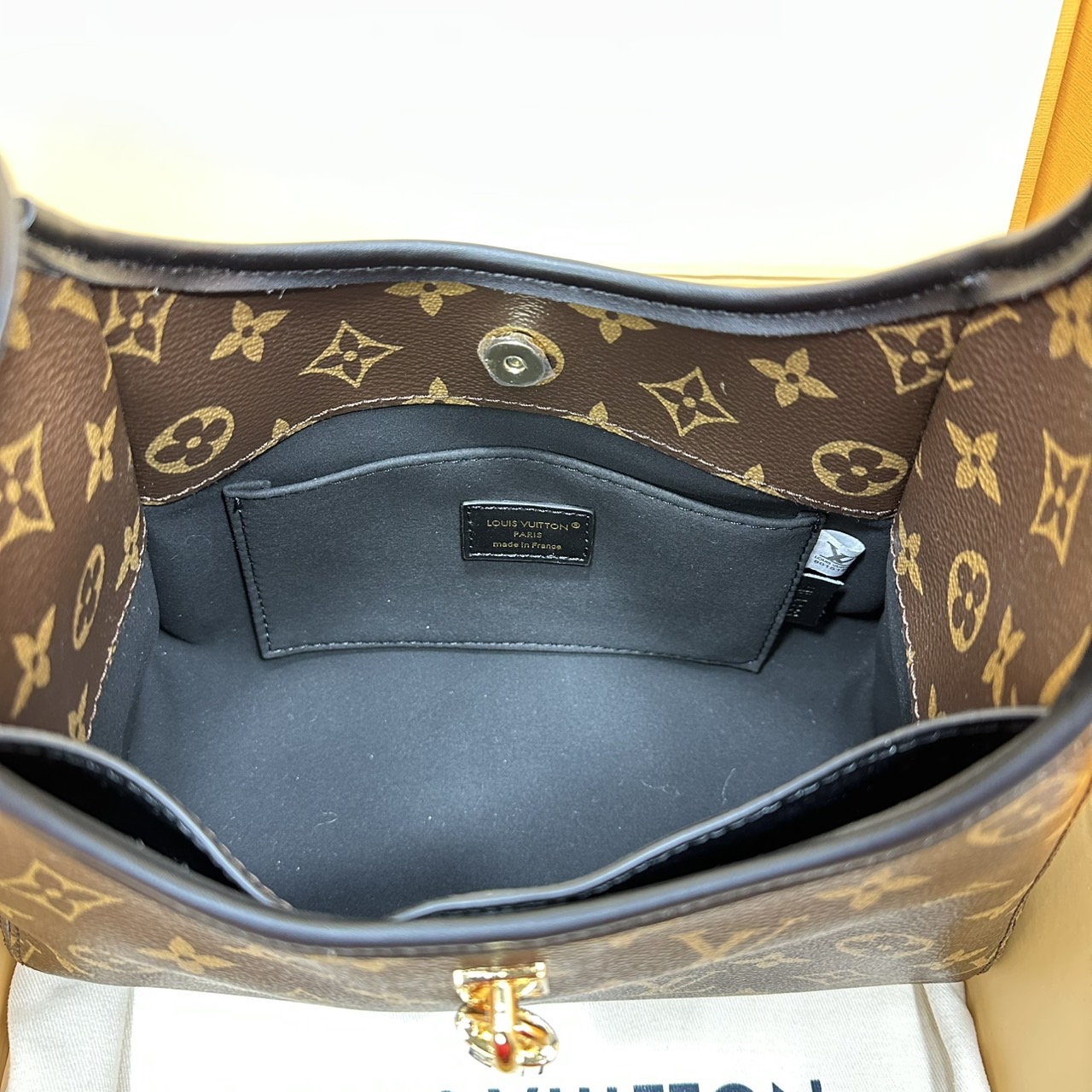 ORI หนังแท้ | LV The Drop PM Bag กระเป๋าสะพายทรงโฮโบ หูจับในตัว โมโนแคนวาสดีไซน์ใหม่ ที่กำลังได้รับความนิยม รูปทรงใช้งานง่าย คล่องตัว สะพายไหล่ได้หรูหราตามแบบฉบับแบรนด์