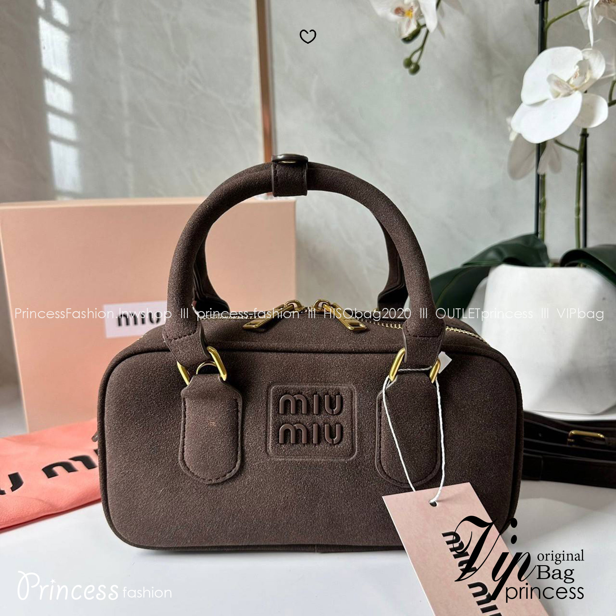 MIU MIU Arcadie padded suede top-handle bag กระเป๋าถือ/สะพาย คอลใหม่ล่าสุด รุ่นฮอทดีไซน์เหลี่ยม งานกำมะหยี่หนังกลับสวยละมุน น่ารักน่าใช้มากค่ะ