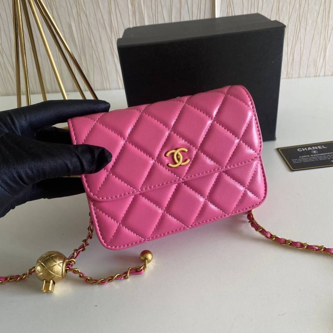 VIP GIFT 】หนังแกะแท้ CHANEL lambskin small shoulder bag with chain เรียบหรู ดูดี ดีไซน์สุดคลาสสิค ใช้ออกงานได้เลย มีสายโซ่อะไหล่ทองรมควันอย่างลงตัว ไอเท็มแนะนำพร้อมส่งที่ไทยราคาสุดคุ้มห้ามพลาดค่ะ!