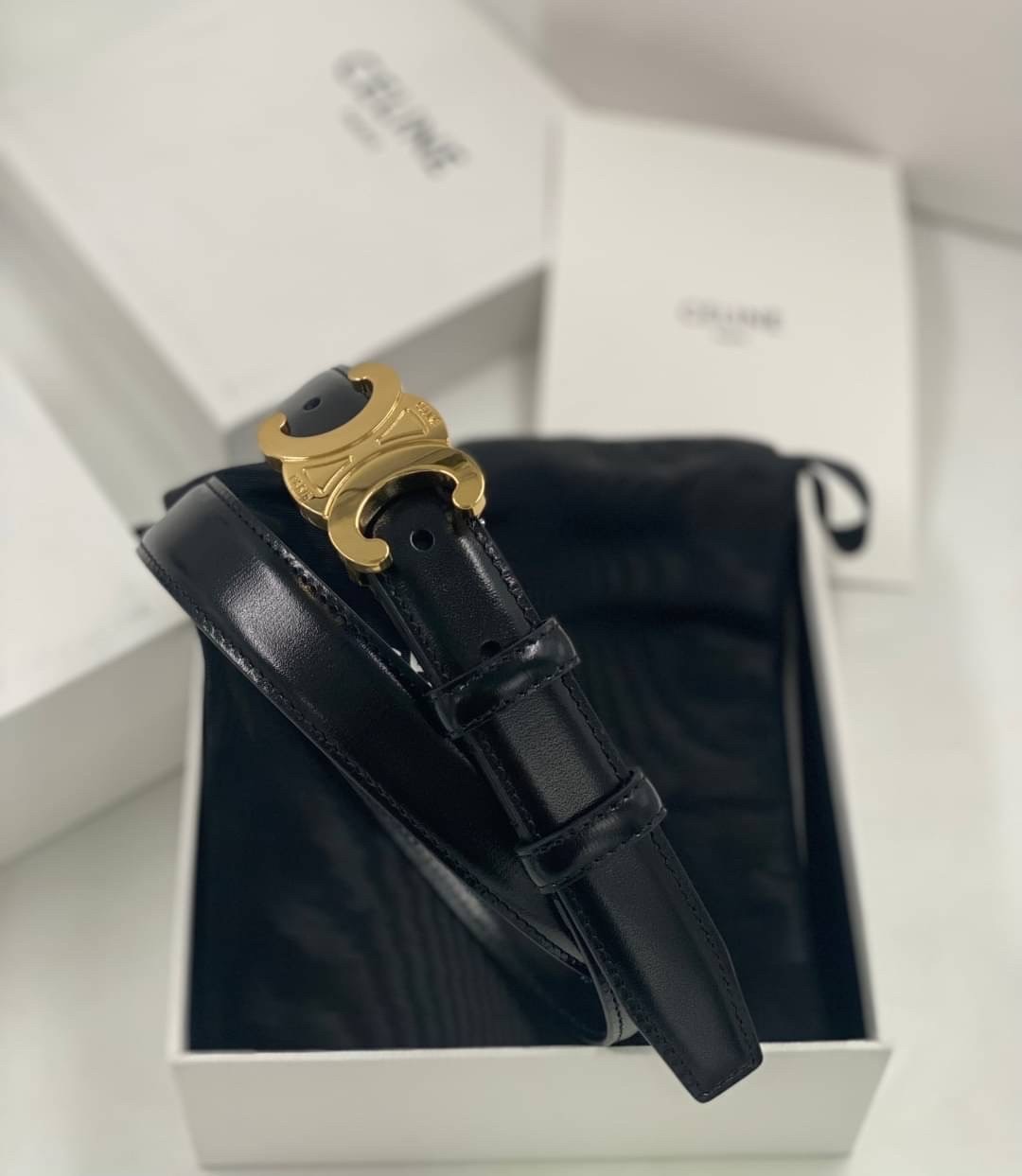 CELINE BELT 2.5cm เข็มขัดที่ควรมีที่สุดในยุคสมัยนี้ค่า เข็มขัดซีลีนหนังแท้สวย เกรดท็อปออริ เกรดดีสุด 1:1 สลับแท้ ใช้งานต่างประเทศสบายใจเลยค่า ตามตะลิสไปเลยย รับรองปังๆๆ