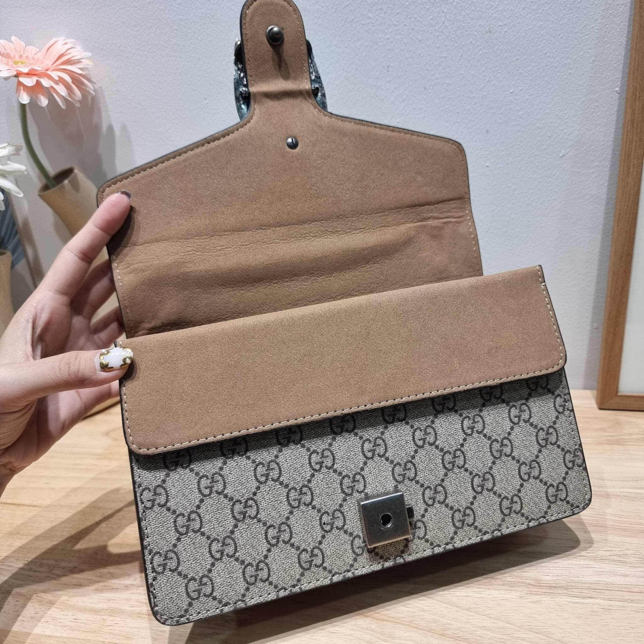 GUCCI GG DIONYSUS SHOULDER BAG / DIONYSUS GG SMALL SHOULDER BAG / GUCCI BAG พร้อมส่งที่ไทย กระเป๋าสะพายรุ่นที่สาวๆต้องไม่พลาด!! ดึงดูดและสะกดสายตาด้วยอะไหล่ดีเทลหรู