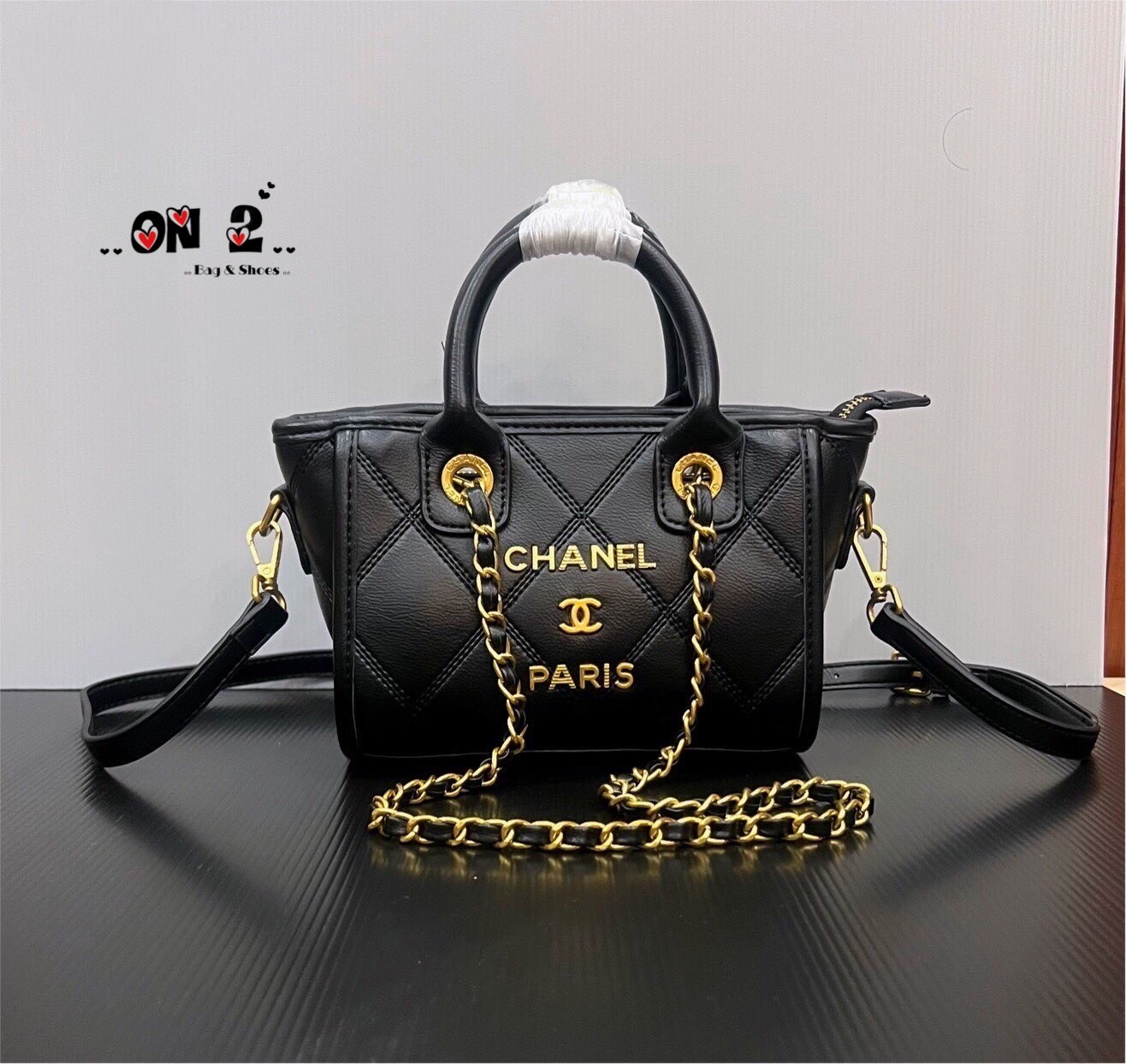 Chanel tote bag / Chanel Shopping Bag 8" กระเป๋าชาเนลทรงโท้ท หนังนิ่มซับในสีดำปั้มแบรนด์ทุกจุด สายโซ่ดึงปรับความยาวได้ สวยทั้งภายนอกภายในคุ้มค่าราคาจับต้องได้
