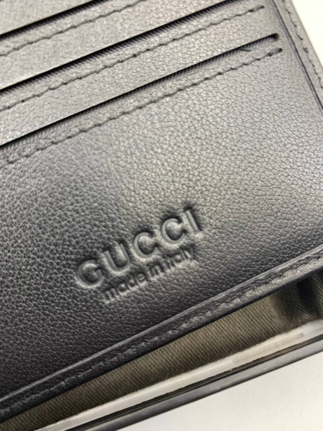 หนังแท้ GUCCI GG Marmont leather bi-fold wallet / GUCCI BLACK ANIMALIER BEE WALLET / GUCCI Men Wallet พร้อมส่งที่ไทย กระเป๋าสตางค์ 2 พับ รุ่นคลาสสิกได้ทุกยุคสมัย งานหนังแท้ทั้งใบ พร้อมส่งที่ไทย ภาพสินค้าถ่ายจากงานขายจริง ใช้งานต่างประเทศได้