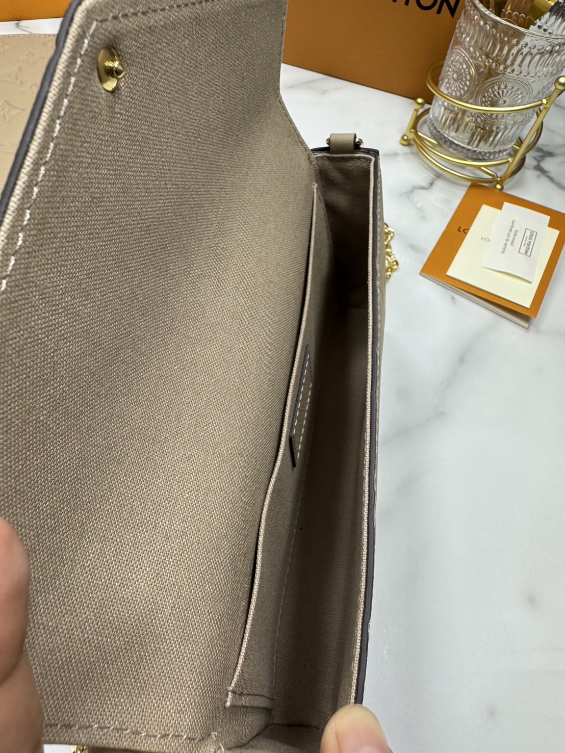 OP ORI หนังแท้ | LV Felicie Pochette bag in soft Monogram Empreinte leather กระเป๋าสะพายทรงพอชขนาดกะทัดรัด หนัง Monogram Empreinte เนื้อนุ่มประทับลาย Monogram สุดไอคอนิก