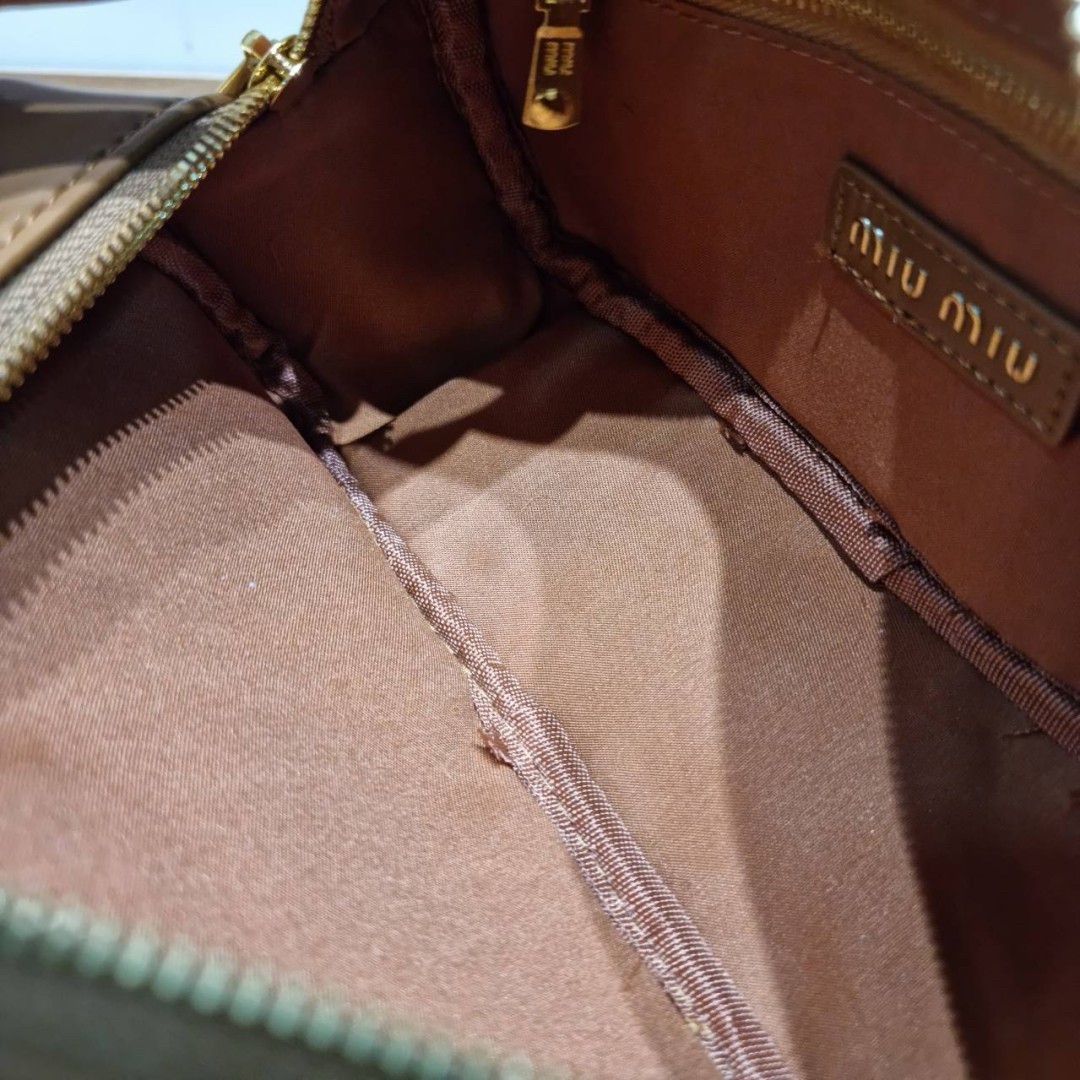 MIU MIU ARCADIE METELASSE LEATHER BAG กระเป๋าถือ/สะพายสุดชิค คุ้มมากไม่อยากให้พลาดน้า