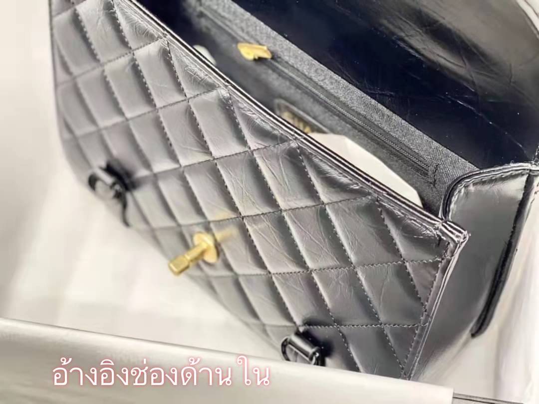 Chanel อเนกประสงค์ รุ่น Limited edition ลายตาราง ปักหมุดอะไหล่ทอง หนังแท้ น้ำหนักเบา มีช่องใส่ของจุกจิก เปิดปิดด้วยฝาปิดกระดุม มีช่องใส่บัตร ช่องซิป ช่องหลัง ใส่กระเป๋าสตางค์ใบยาว ได้ค่ะ ตัวจริงสวยมากๆถูกใจรีบจองนะคะ ใส่มือถือได้ทุกรุ่น สายสะพายโซ่+หนัง แ