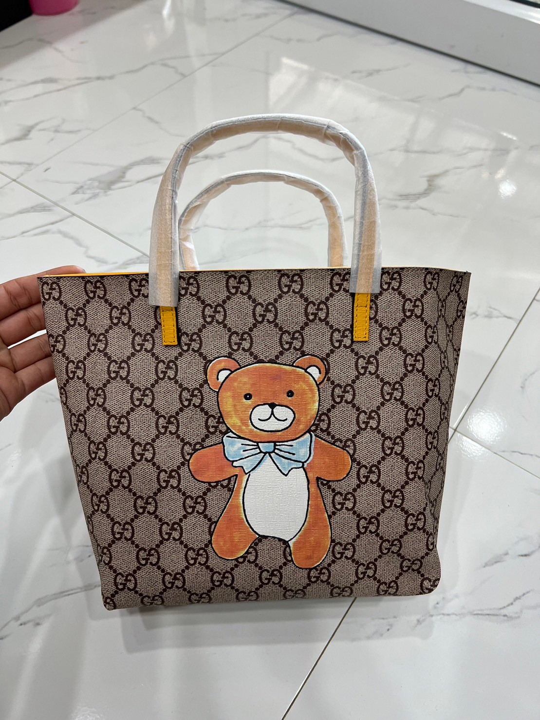 GUCCI Children's tote bag / Gucci kid tote / Gucci bag พร้อมส่งสต๊อกแน่น กับกระเป๋าโท้ทคิดท์ ไซส์น่ารักน่าใช้ ฮอตไม่หยุด เด็ดทุกดีไซน์ มีลายเข้าใหม่มากกว่าในรูปนะคะ **สินค้าเกรดออริจินอล 1:1 สลับแท้ งานสวยตามรูป ภาพถ่ายจากงานขายจริง ใช้งานต่างประเทศไ