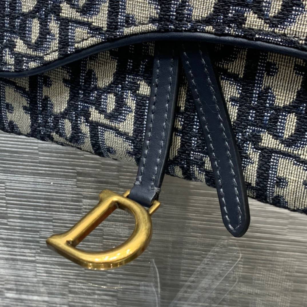 หนังแท้ DIOR SADDLE WALLET ON CHAIN Blue Dior Oblique Jacquard พร้อมส่งที่ไทย งานหนังแท้และผ้าแจ็คการ์ด เกรดเทพออริจินอล ภาพสินค้าถ่ายจากงานขายจริง ใช้งานต่างประเทศได้