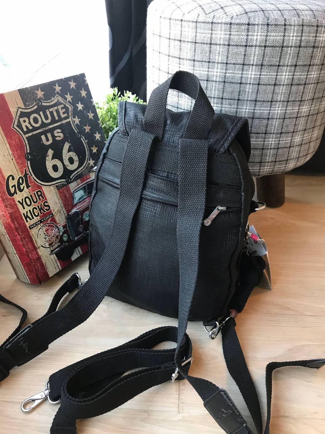 Kipling Basic Firefly Up Small Backpack กระเป๋าเป้/ สะพายข้าง 2 way วัสดุ Polyamide 100% เปิดปิดด้วยตัวล็อค 2 ชั้น มีช่องใช้งานหลายช่อง รวมถึง ช่องซิปด้านหน้า มาพร้อมสายสะพายอีก 1 เส้น ด้านหลัง มีช่องสำหรับเก็บสายเป้ ปรับเปลี่ยนเป็นสะพายไหล่ พร้อมพวงกุญแจ