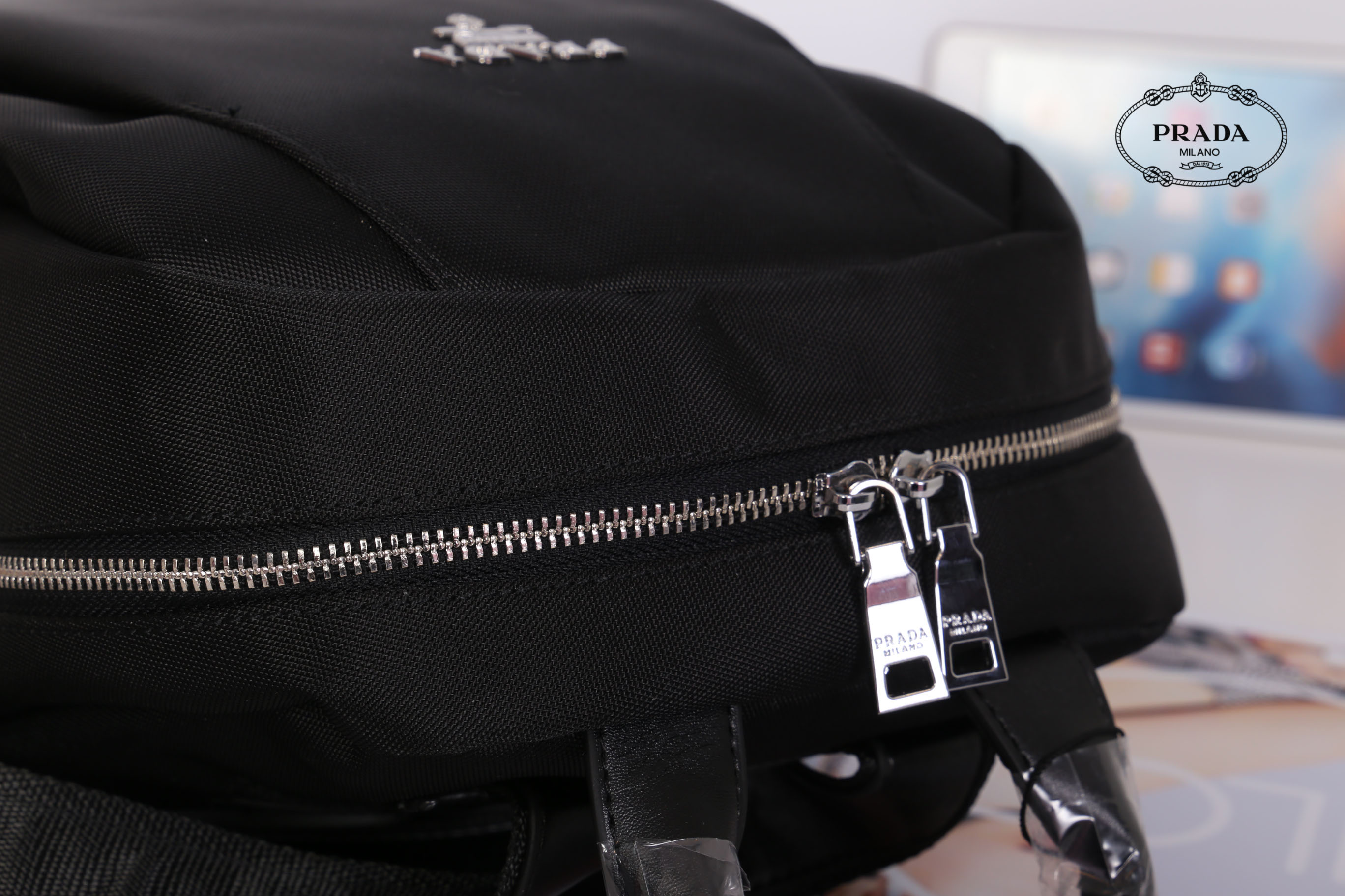 PRADA NYLON BACKPACK กระเป๋าเป้ Limited edition VIP Gift With Purchase (GWP) จากเคาน์เตอร์แบรนด์วัสดุ Nylon&Polyester เนื้อหนาคุณภาพดี น้ำหนักเบา ด้านหน้าประดับโลโก้แบรนด์ เปิดปิดด้วยซิป หูจับคุณภาพดีแข็งแรง สายสะพายหลังลายแบรนด์เลื่อนปรับได้ ด้านในโล่งกว