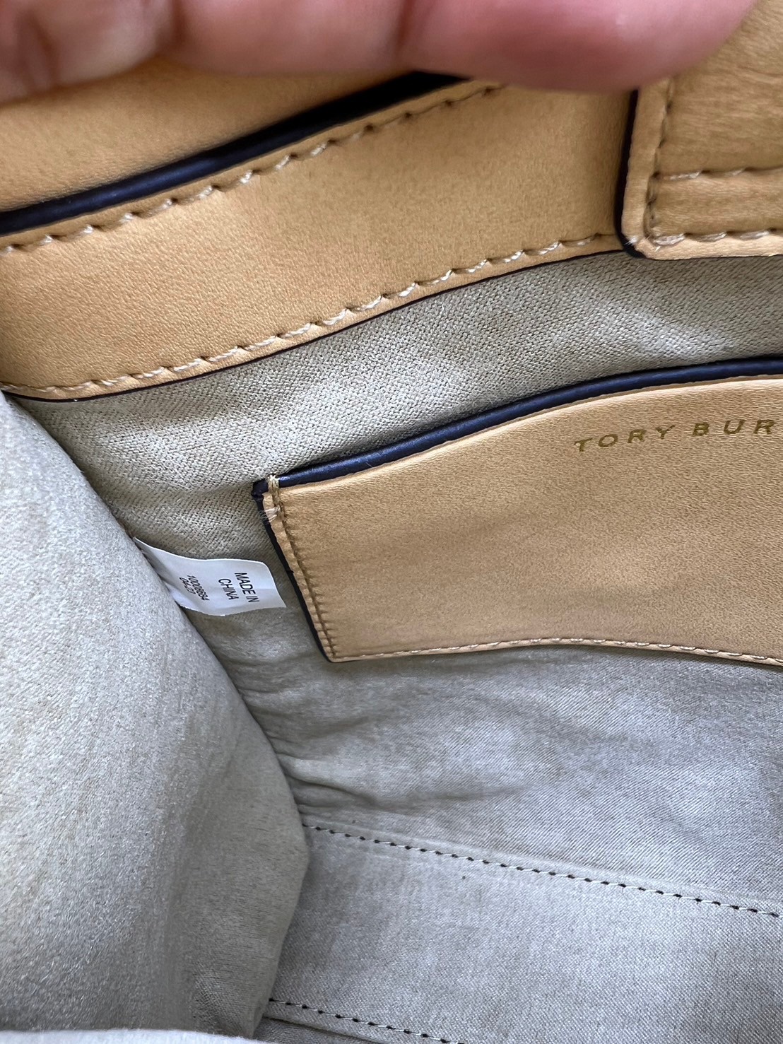 TORY BURCH Mini T Monogram Tote ivory multi heart shape / Tory Mini Tote Bag กระเป๋าทรงโท้ทมินิแต่งหัวใจสีทองสวยหรู น่ารักรุ่นใหม่ล่าสุด เกรดท็อปออริ เทียบแท้ 1:1 เกรดดีสุด ใช้งานต่างประเทศได้