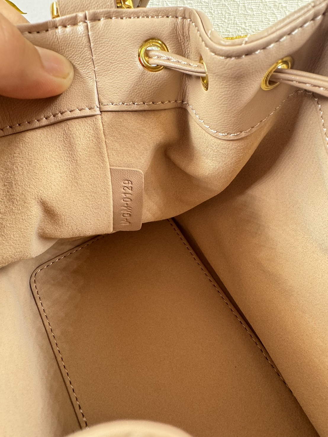 DIOR Small Dior Jolie Bucket Bag กระเป๋าทรงถังรูปทรงทันสมัย สง่างามเหนือกาลเวลา เกรดท็อปออริ สลับแท้ 1:1