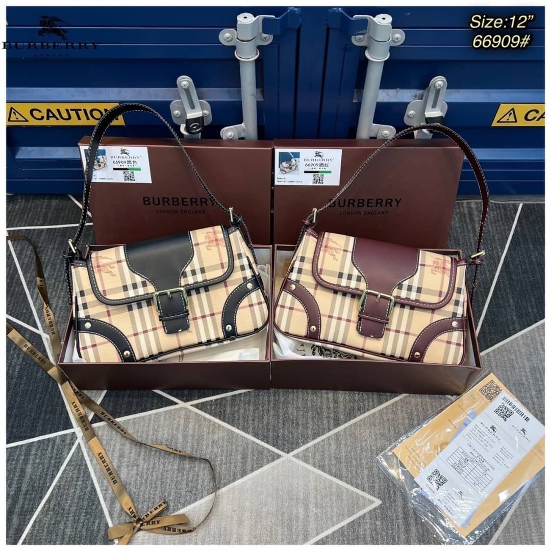 BURBERRY VINTAGE BAG / Burberry Shoulder Bag กระเป๋าสะพายไหล่ลายวินเทจ สวยคลาสสิก โทนสีใช้งานง่าย หลายโอกาศ วัสดุ PVC Canvas อย่างดี สวยอยู่ทรง ไอเท็มแนะนำ Must Have!