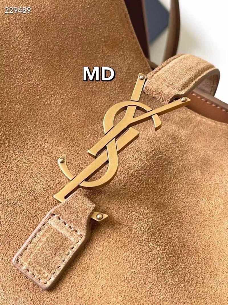 YSL Le 5 À 7 Bea suede tote bag กระเป๋าทรงโท้ทงานหนังกลับ สวยเด่นเป็นเอกลักษณ์มาก ดีไซน์เรียบแต่มากมีอยู่จริง สวยดูแพง ที่ไม่มีตอนนี้คือพลาด