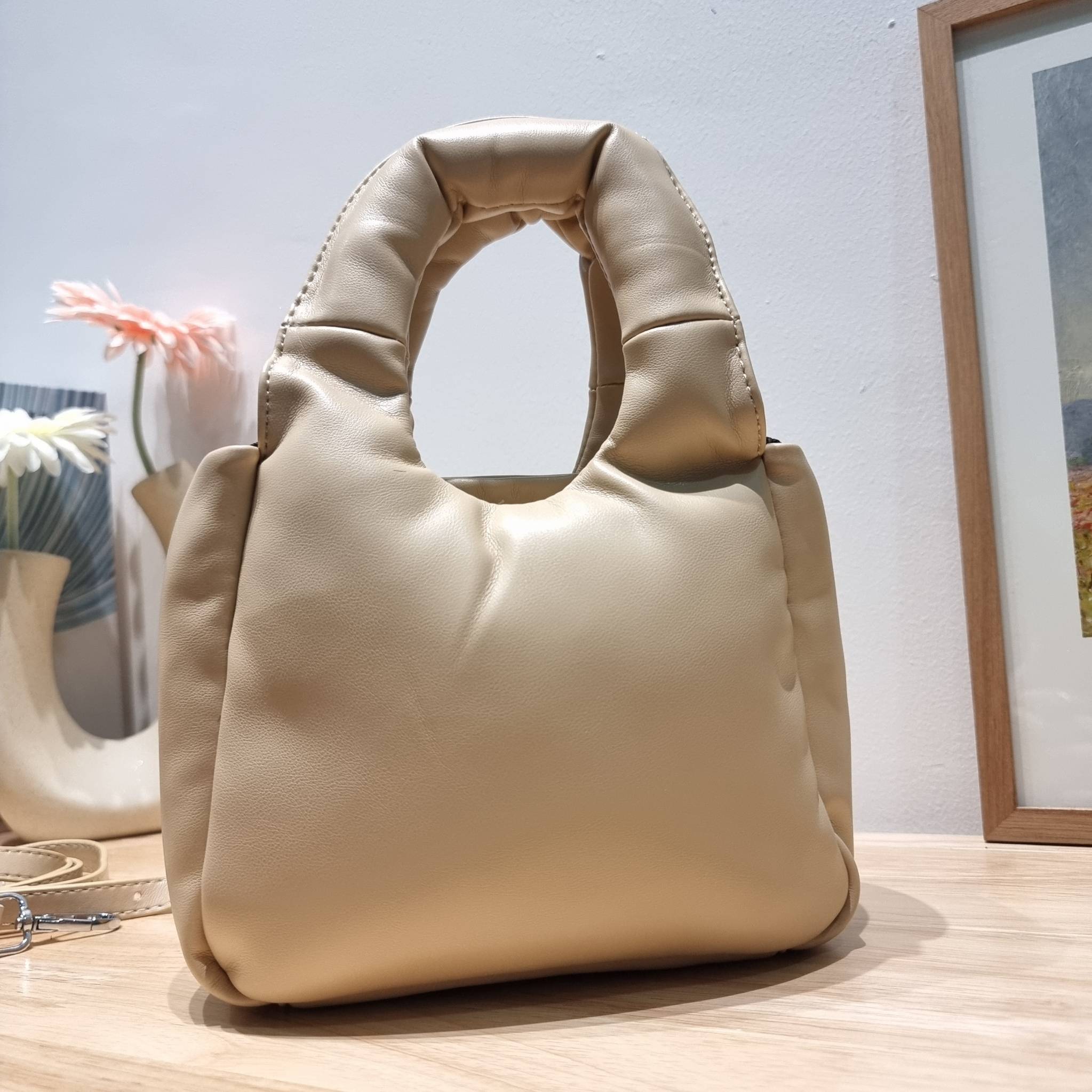 PRADA Small padded Soft nappa-leather bag พร้อมส่ง 4 สี น้องใหม่ล่าสุด กับคอลเลคชั่นที่ทำออกมาตอบโจทย์ได้ทุกไลฟ์สไตล์