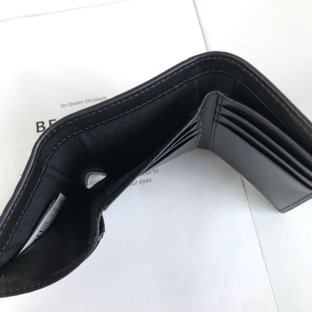 ของแท้ 💯% 】กระเป๋าสตางค์ Calvin Klein ภายในมีช่องใส่บัตร และมีช่องใส่ธนบัตร