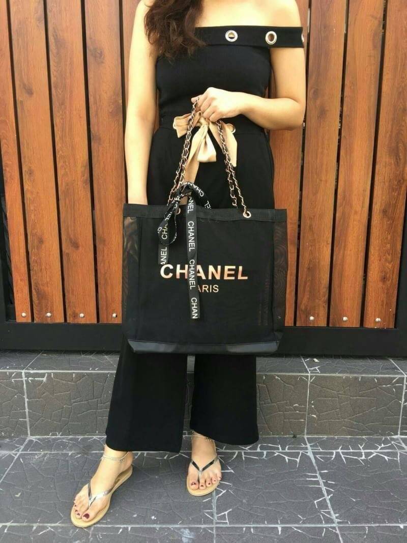 Chanel Shopping Ribbin bag Gold Chain With + Cosmetic Pouch กระเป๋าสะพายใบใหญ่ทรง Shopping พร้อมกระเป๋าใส่เครื่องสำอางค์ ใบเล็ก จากงานพรีเมี่ยมกิ้ฟของแท้นำเข้าจาก Chanel Perfume Counter ใบใหญ่วัสดุ Nylon โปร่ง อะไหล่โรสโกลด์ เปิดปิดด้วยแถบแม่เหล็กซ่อนด้าน