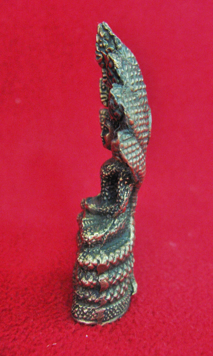 พระประจำวันเกิดวันเสาร์ ปางนาคปรก เนื้อทองเหลืองพร้อมใบคาถาค่ะ