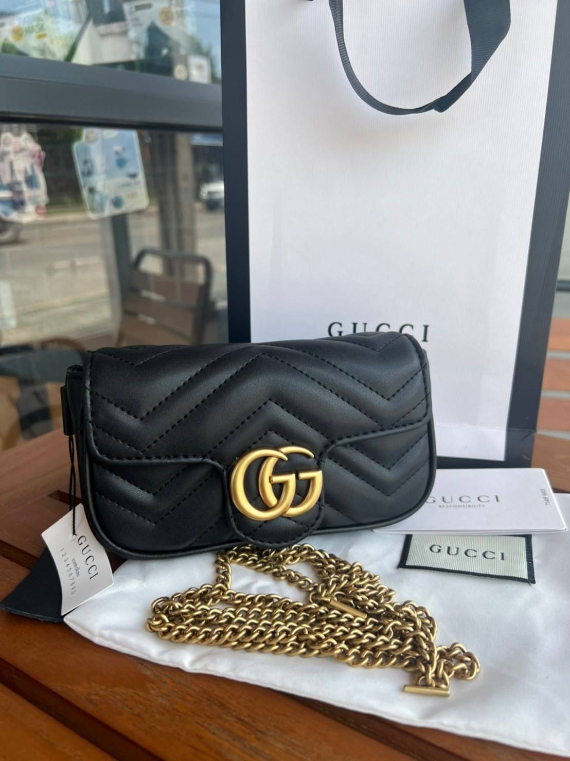 Gucci Marmont Super mini Premiumgift กระเป๋าสะพายข้างใบเล็ก น้องมินิ น่ารั๊กมุ้งมิ้ง วัสดุหนังเชฟรอน สายสะพายแบบโซ่ อะไหล่ทองหรูหรา ด้านหน้าประดับโลโก้แบรนด์หรู ทนทาน แข็งแรง น้ำหนักเบา ใส่ตังค์ใส่โทรศัพท์ Iphone+ ได้ น่ารักมุ้งมิ้ง ไม่ควรพลาดเลยค่า