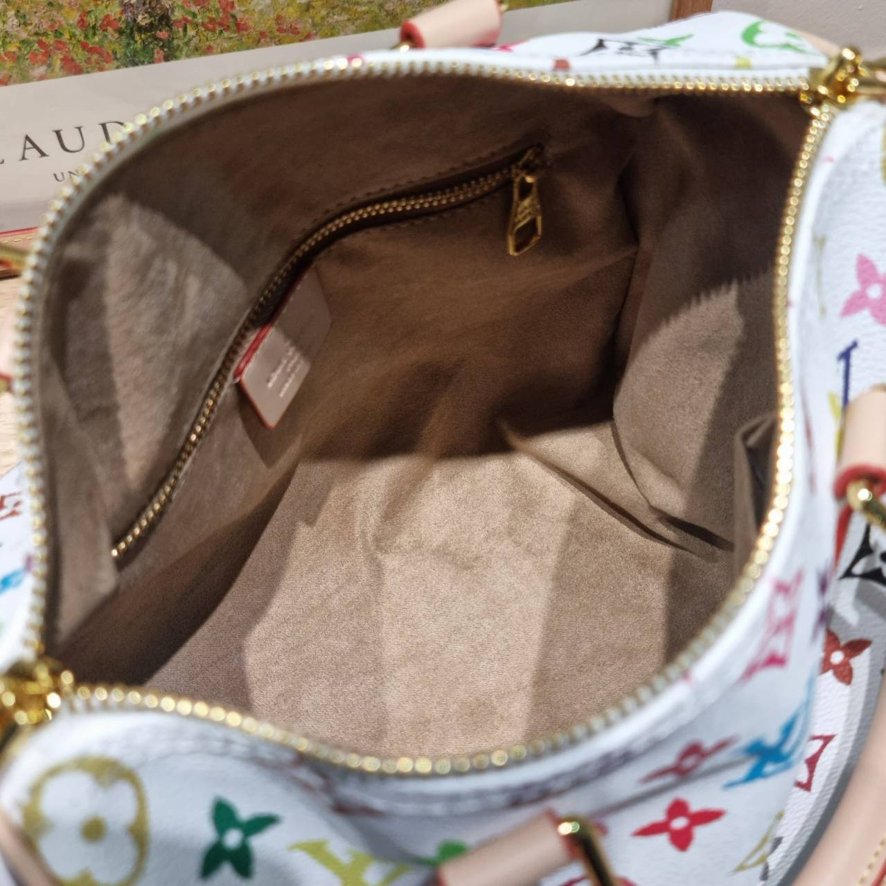 LV x TM speedy bandouliere 25 bag กระเป๋าทรงหมอน รุ่นท็อปฮิต กับดีไซน์ใหม่ต้อนรับฤดูร้อน โดดเด่นด้วยการตกแต่งลายพิมพ์ไม่เกร่อ โทนสีสดใสสะดุดตา มาพร้อมพวงหนังห้อยและมีกุญแจล็อค