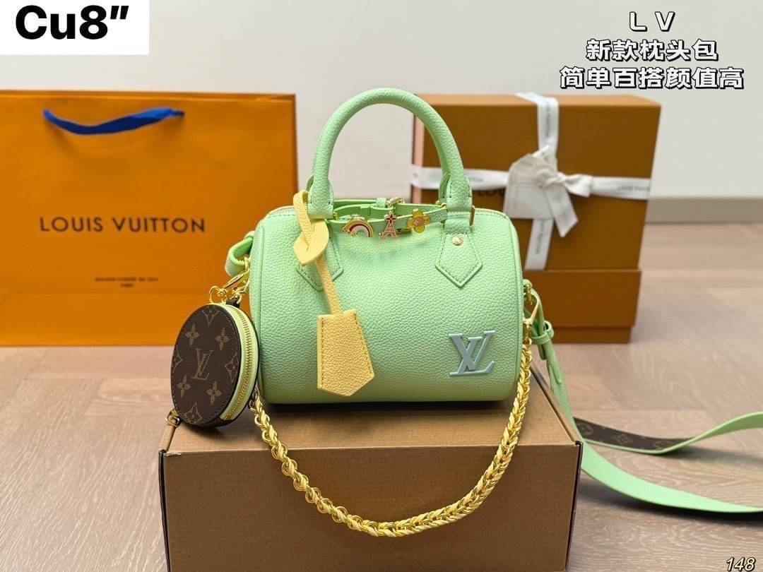LV Speedy Bandoulière 20 bicolour กระเป๋าสะพายทรงหมอนไซส์เล็กน่ารัก Rare item รุ่นใหม่สีพาสเทลสวยหวาน ลูกคุณควรมีมากค่า โดดเด่นด้วยสายสะพายโซ่สีทองตัดกับสีกระเป๋าได้อย่างลงตัว