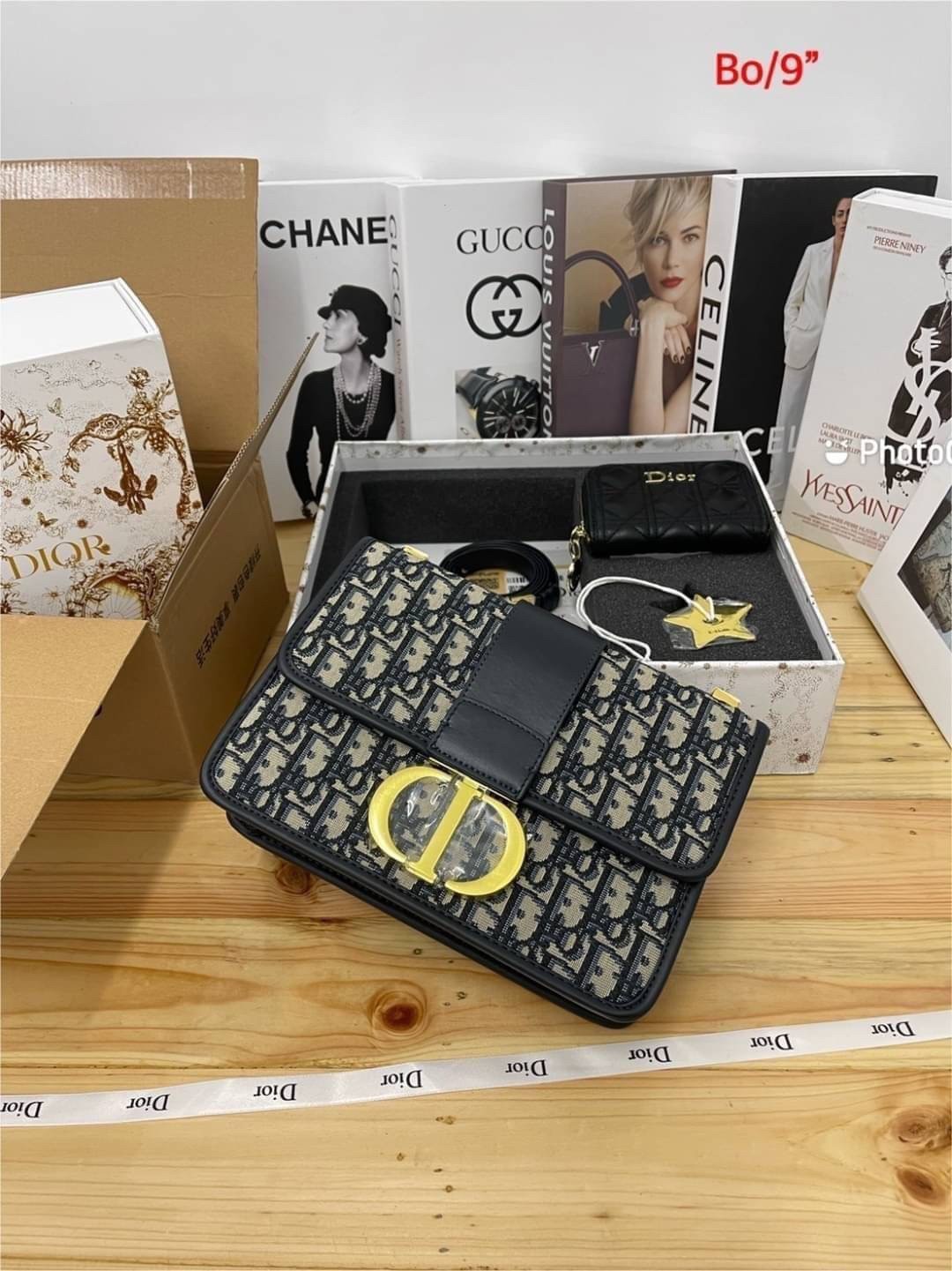 DIOR SET BAG / DIOR 30 Montaigne Bag / DIOR ANAGRAM BOX SET / CD LIMITED EDITION GIFT BOX WITH GOLD STAR BOUTIQUE SET พร้อมเสิร์ฟครบชุด แรร์ไอเท็ม ที่ถูกรวมไว้ในหนึ่งเดียว กับ gift box limited จัดให้ทั้งกระเป๋าสะพายสุดหรู กระเป๋าสตางค์ใบสั้นรุ่นคลาสสิค