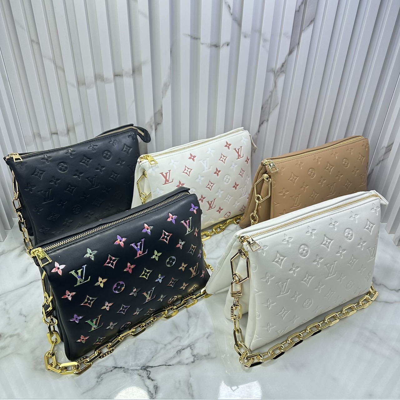 ORI หนังแท้ | LV Coussin PM bag Soft leather with Monogram pattern กระเป๋าถือสะพายไหล่ หรือถือเป็นกระเป๋าคลัทช์ หนึ่งในไอเท็มโดดเด่นจากแฟชั่นโชว์คอลเลกชันประจำฤดูกาล Spring-Summer หนังบุนวม