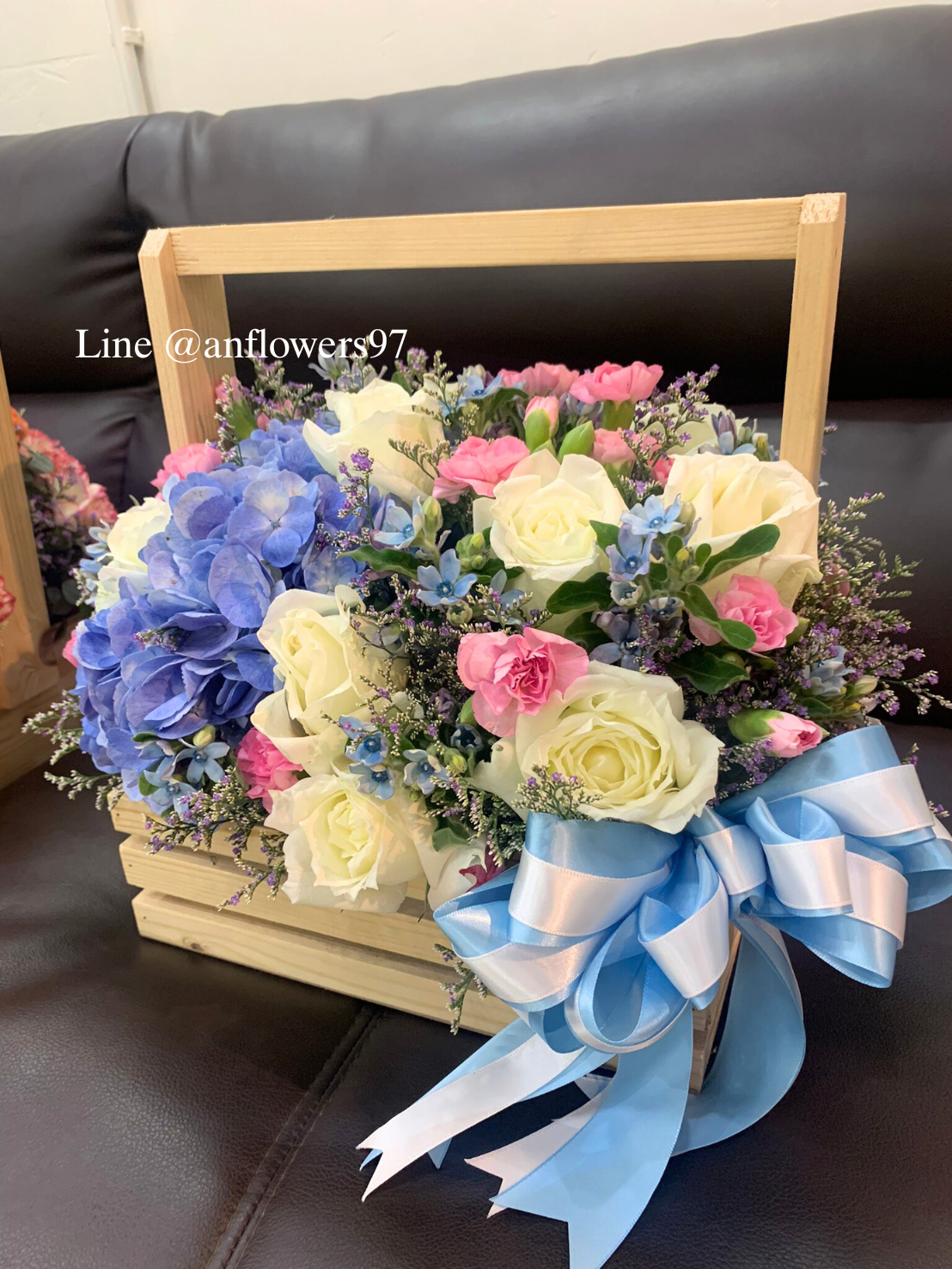 กระเช้าดอกไม้สด กระเช้าดอกไม้ Flower basket ตระกร้าดอกไม้
