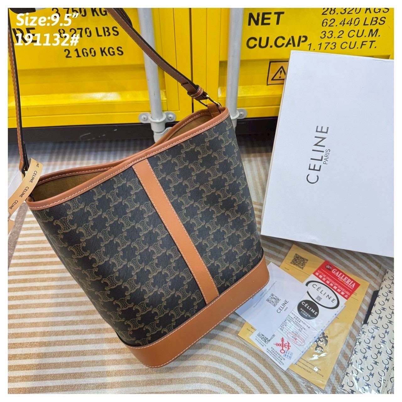 Celine bucket bag in Triomphe canvas and leather / Celine Tote Bag 6" 8" 9.5" กระเป๋าสะพายทรงบัคเก็ต โท้ทรุ่นแรกของแบรนด์ที่ได้รับความนิยมมากที่สุด ควรมีติดตู้ไว้เลย ดีไซน์สวยคลาสสิคไม่มีเอาท์