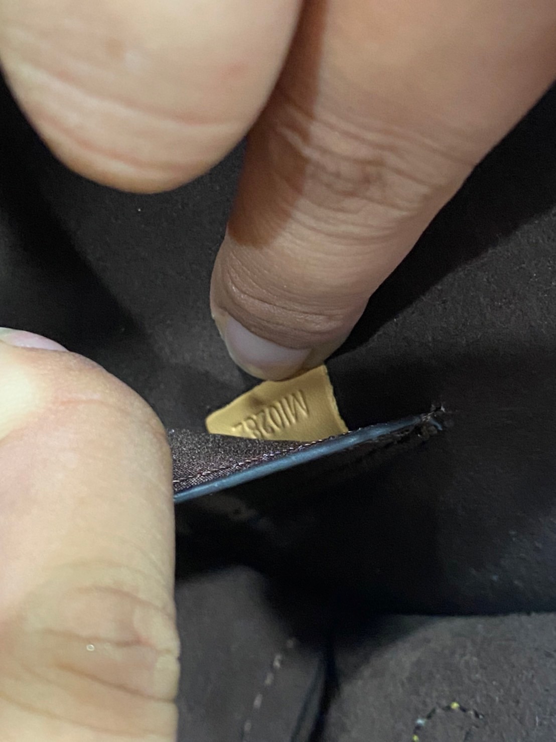 LV Wallet On Chain Lily Monogram Canvas / LV BAG พร้อมส่ง กระเป๋าสะพายทรงพอช คลาสสิค ดีไซน์เรียบหรู งานสวยเป๊ะ **สินค้าเกรดออริจินอล 1:1 สลับแท้