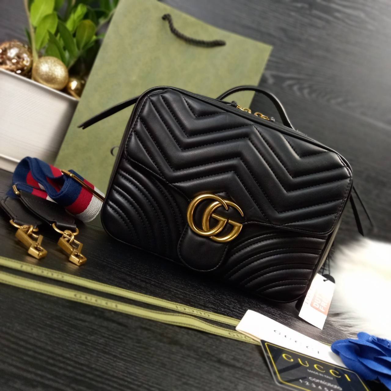 VIP GUCCI GG MARMONT TOP HANDLE SHOULDER BAG / BOLSA GG MATELASSE กระเป๋าถือ กระเป๋าสะพาย คอลเลคชั่นสุดหรู มาพร้อมสายสปอร์ตสะพายยาว สามารถปรับระดับได้ ถอดได้ เป็นอีกรุ่นที่โดดเด่นมากๆ การใช้งานคล้องตัวสุดๆ โดดเด่นด้วยโลโก้ GG ขนาดใหญ่เป็นเอกลักษณ์