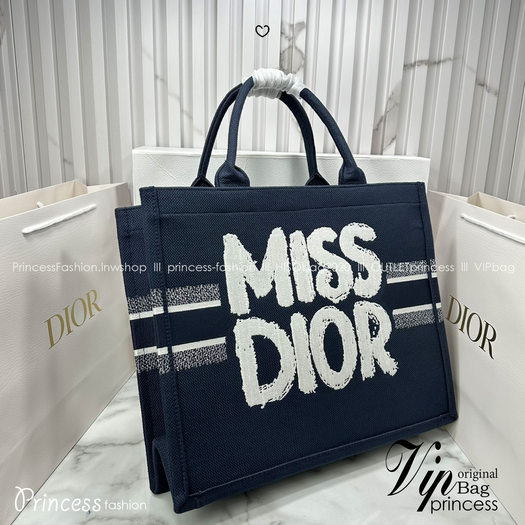 ORI หนังแท้ | Dior BookTote Blue Miss Dior Embroidery Tote Bag กระเป๋าทรงโท้ทคอลใหม่ โทนดำคลาสสิก สวยงามและหรูหรา