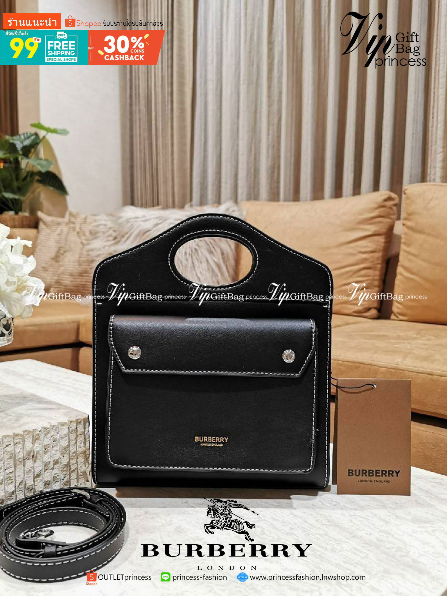BURBERRY FRAGRANCES CROSSBODY BAG VIP GIFT WITH PURCHASE (GWP) พรีเมี่ยมกิ๊ฟ Limited Edition ใหม่ล่าสุดจาก BURBERRY PERFUME วัสดุหนังแท้ Calf Skin ทรงเหลี่ยม ดีไซน์สวยหรูอยู่ทรง ด้านหน้ามีช่องใส่ของ ภายในโล่งกว้าง มีช่องซิปแบรนด์ สามารถใส่กระเป๋าสตางค์ใบย