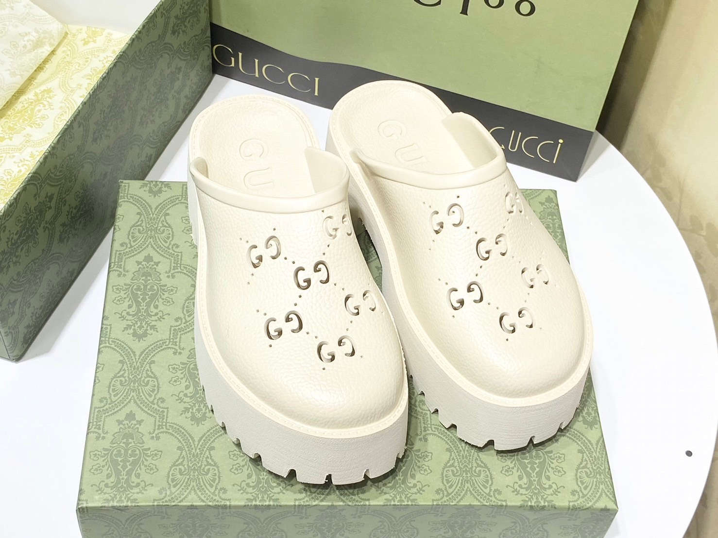 สลับแท้ GUCCI platform perforated G sandal / GG Sandel รองเท้า GG เกรดออริจินอล สลับแท้ พร้อมกล่อง ภาพถ่ายจากงานจริง ใช้งานต่างประเทศได้