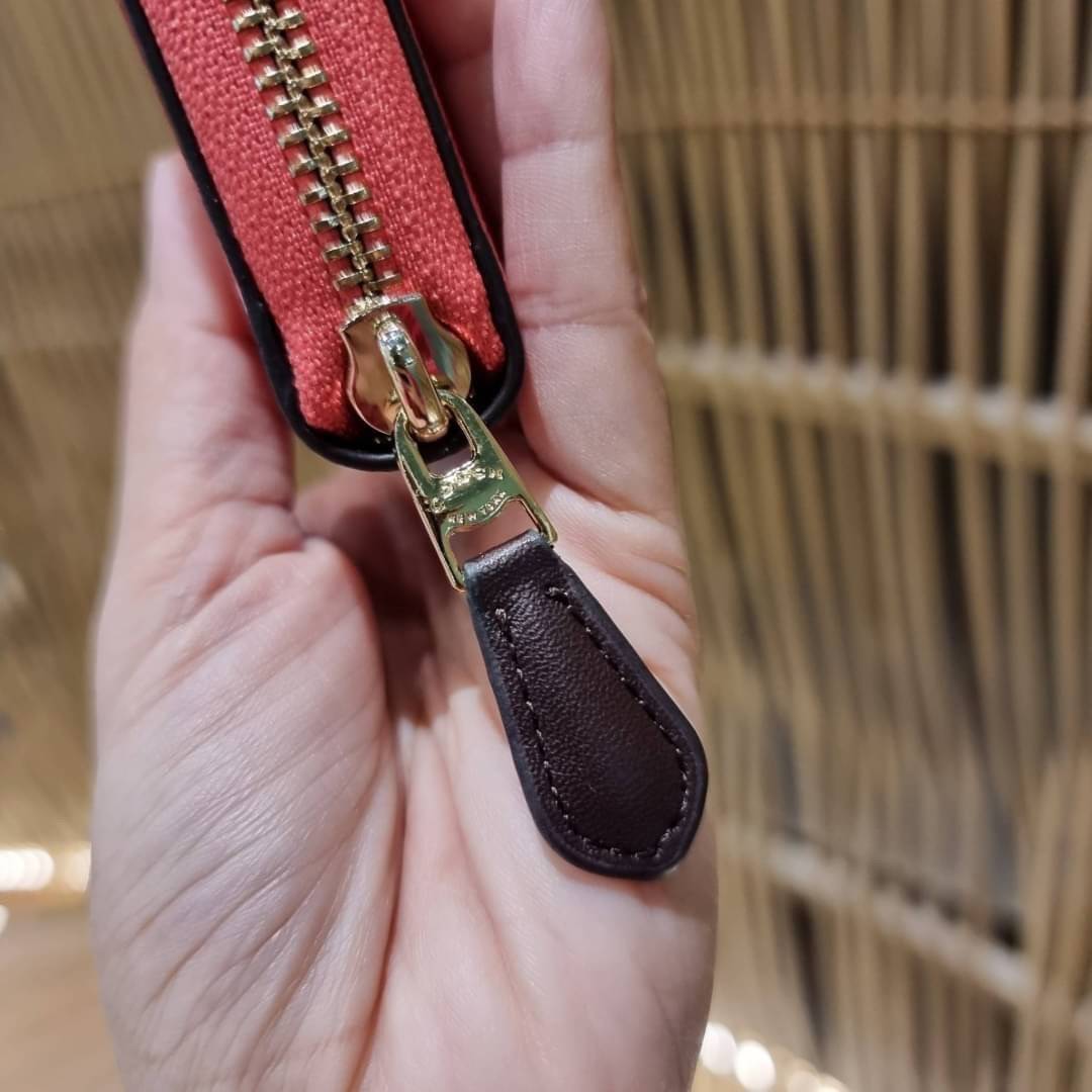 OUTLET 】COACH ACCORDION ZIP WALLET IN SIGNATURE CANVAS F86093 C3287 F98126 กระเป๋าสตางค์ใบยาว น่ารักน่าใช้