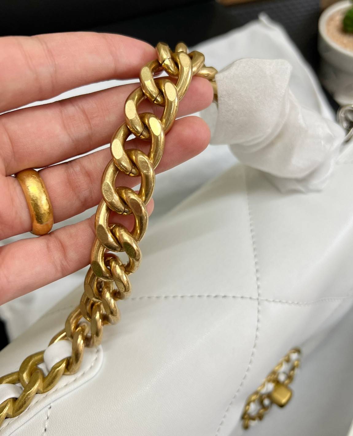 CHANEL 19 FLAP BAG / CHANEL LEATHER SHOULD BAG จำนวนจำกัด_หนึ่งในรุ่นที่สาวๆต้องมีค่า 🌟พร้อมส่ง ที่สุดของความคลาสสิค ห้ามพลาด ก่อนหมดค่ะ! กับกระเป๋าที่สามารถหิ้วได้