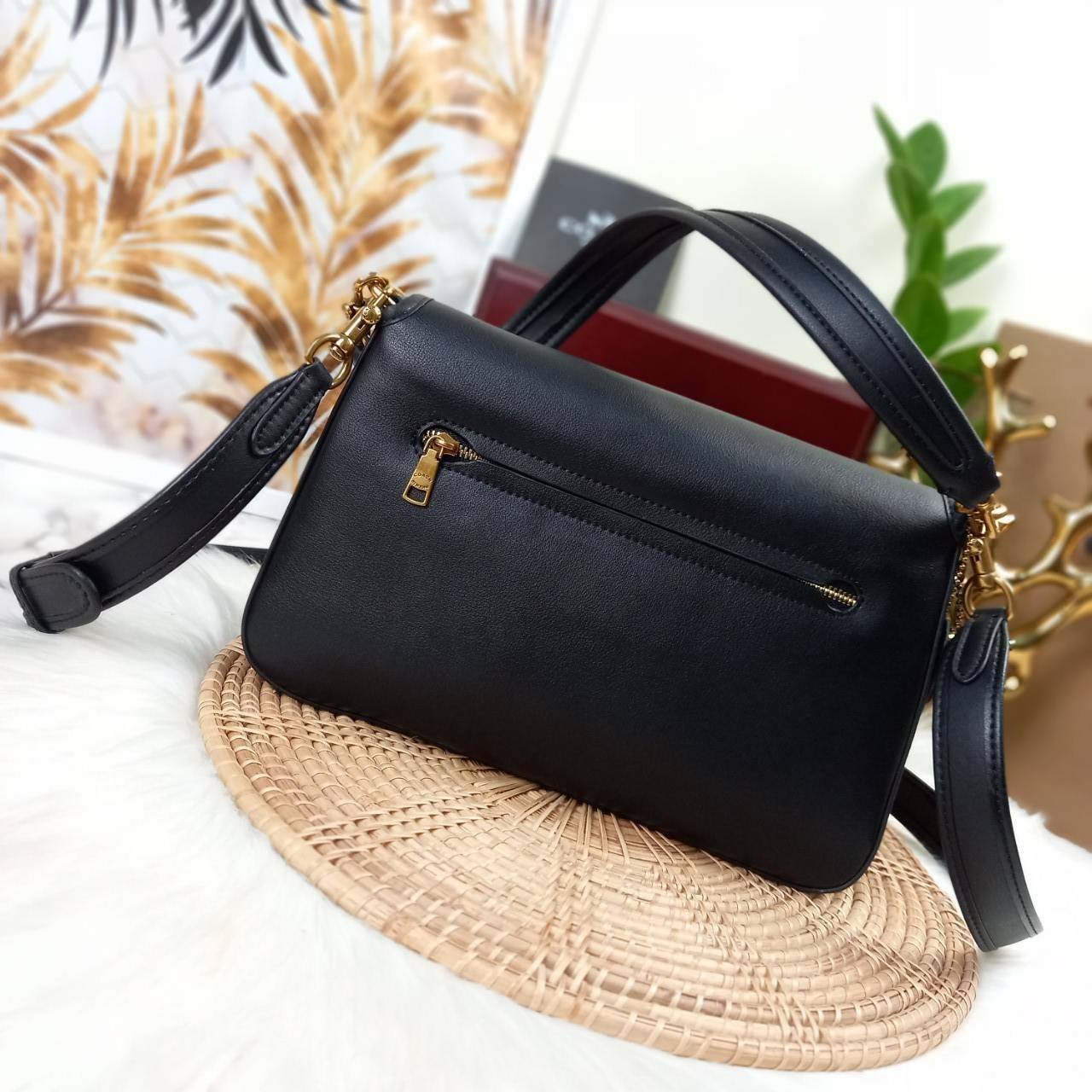 COACH SOFT TABBY SHOULDER BAG (C4823//C5261) กระเป๋าถือ กระเป๋าสะพาย ที่ใครๆก็เข้าถึงได้ หรูหรา คลาสสิค ลุคเรียบร้อย แต่ความสวยไม่น้อย! ดาเมจความลุคผู้ดีรุนแรงมาก!!เกินต้าน!!// วัสดุหนังแท้ทั้งใบ หนังเรียบ หนังนิ่มมากๆ อยู่ทรงสวยมากๆด้วย// ด้านในโล่งกว้าง