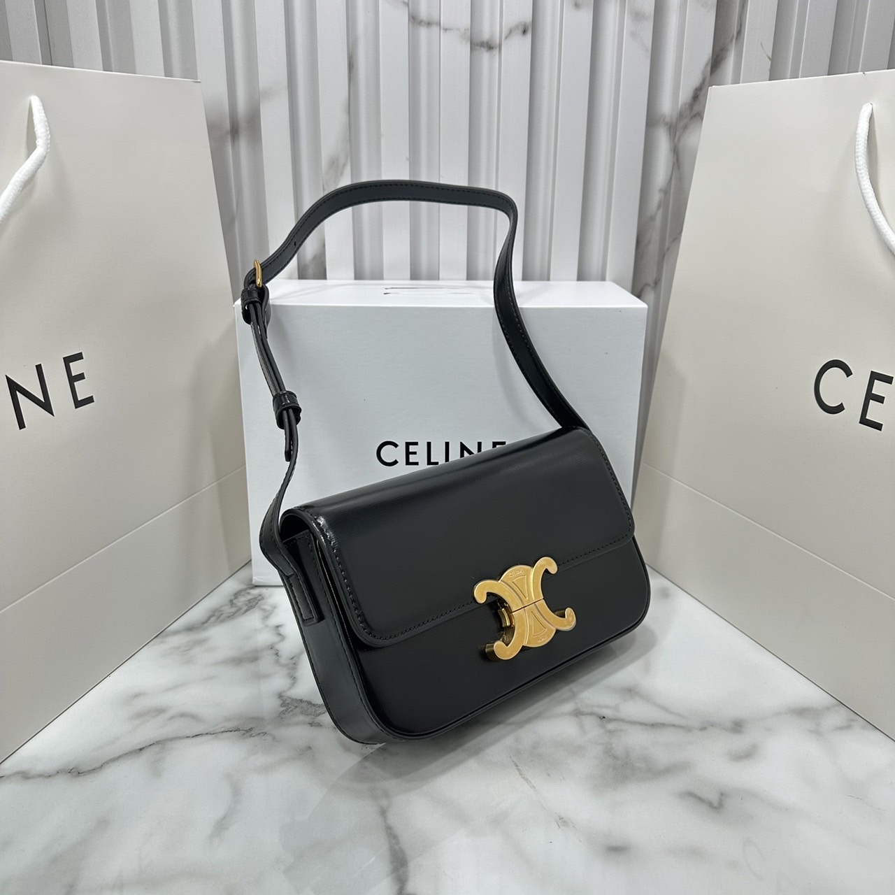 CELINE TRIOMPHE SHOULDER BAG / Celine SHOULDER BAG CLAUDE in shiny กระเป๋าสะพายไหล่ พร้อมสายสะพาย 2 เส้น เกรดออริ 1:1 ใช้งานต่างประเทศได้